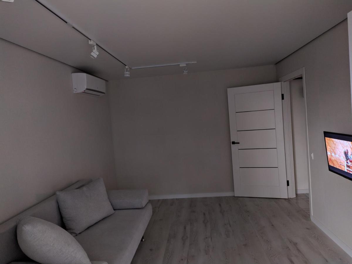 Cozy 75 Apart In Center - 2Х Кімнатна Квартира В Центрі Кропивницького クロプィウヌィーツィクィイ エクステリア 写真